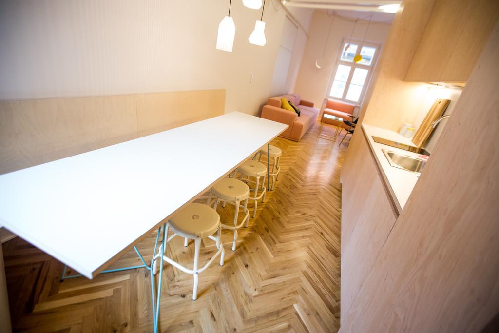 Isabella Living Apartment