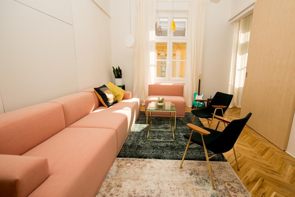 Isabella Living Apartment